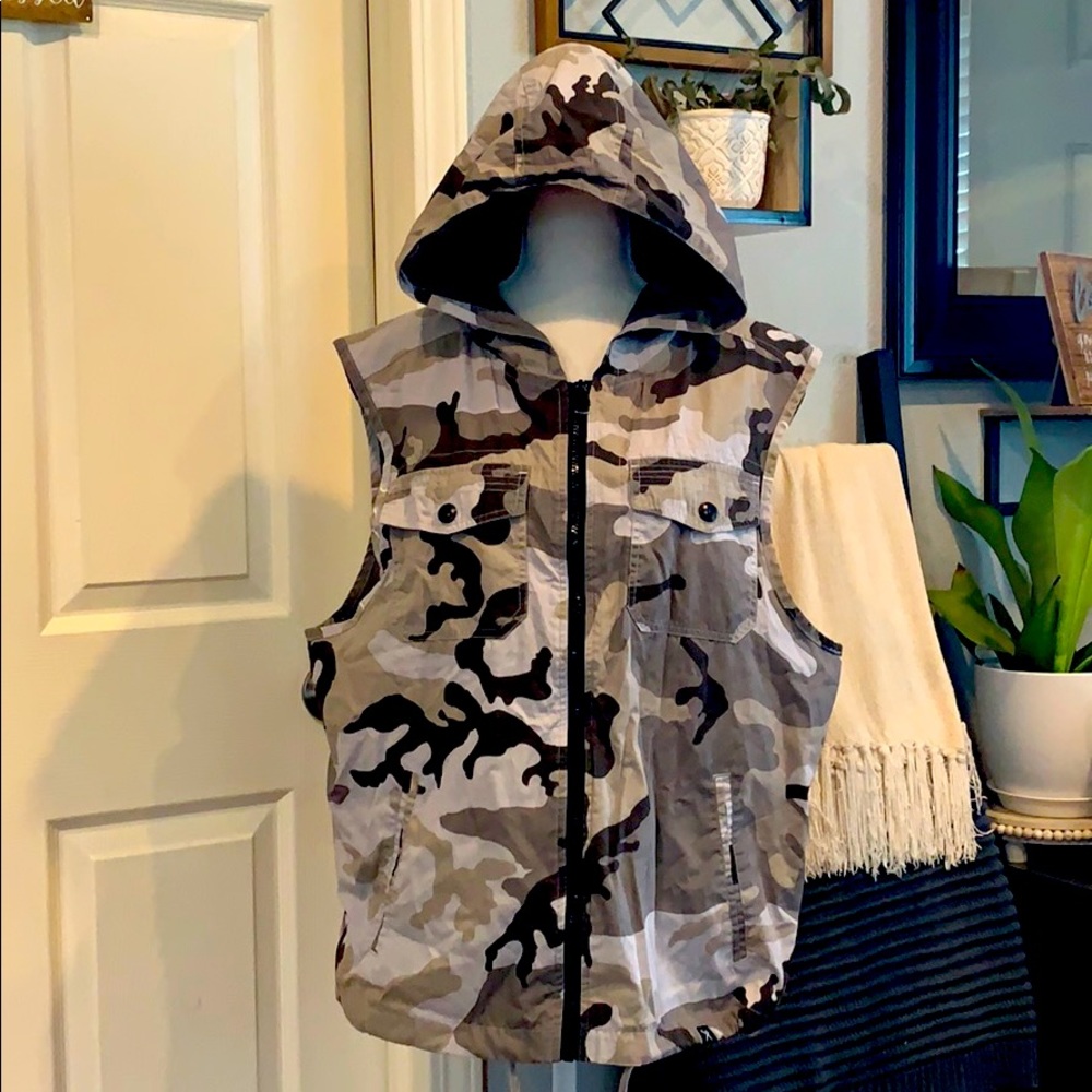 Men’s Marc Ecko hooded Vest